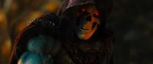 Skeletor in Nahaufnahme mit rotglühenden Augen