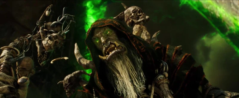 Warcraft - Zu sehen ist der orkische Hexenmeister Gul'Dan, umgeben von grüner Teufelsmagie